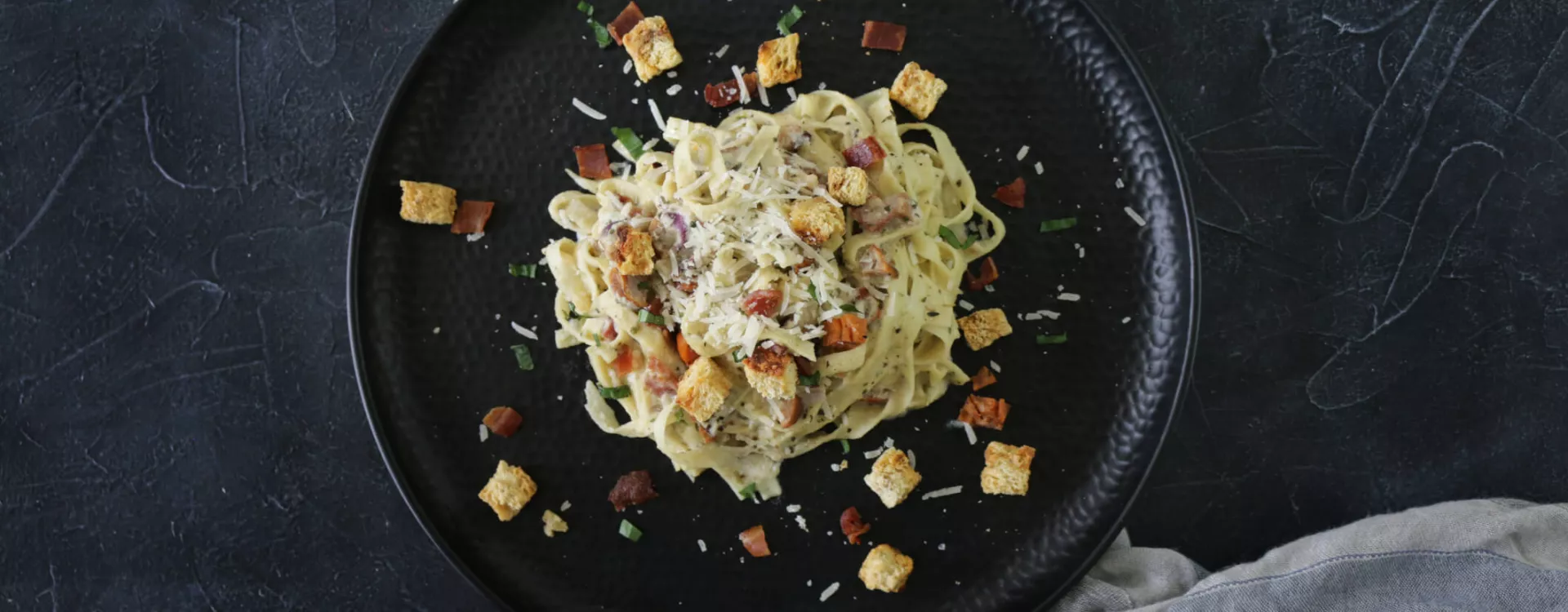 pasta-carbonara-1264331278.jpg