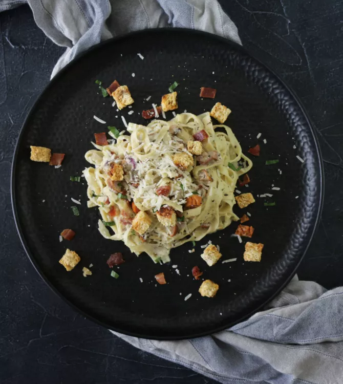 pasta-carbonara-1264331278.jpg